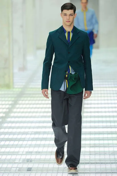 Look 25